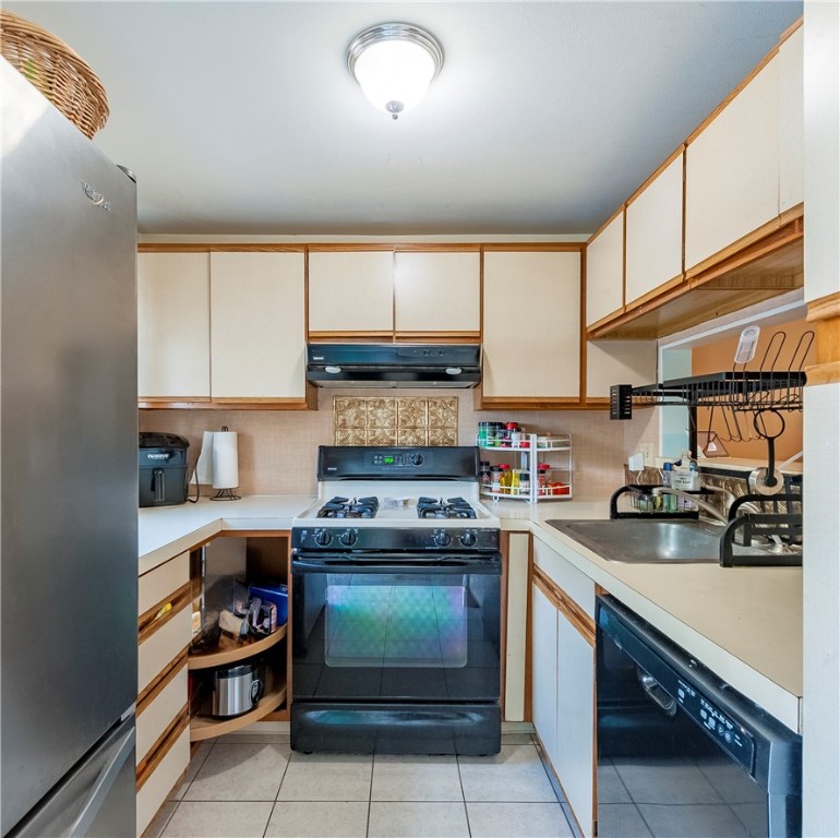 25 Sharon Street, Unit 6 Cranston, RI 02910 - Photo 5 of 24