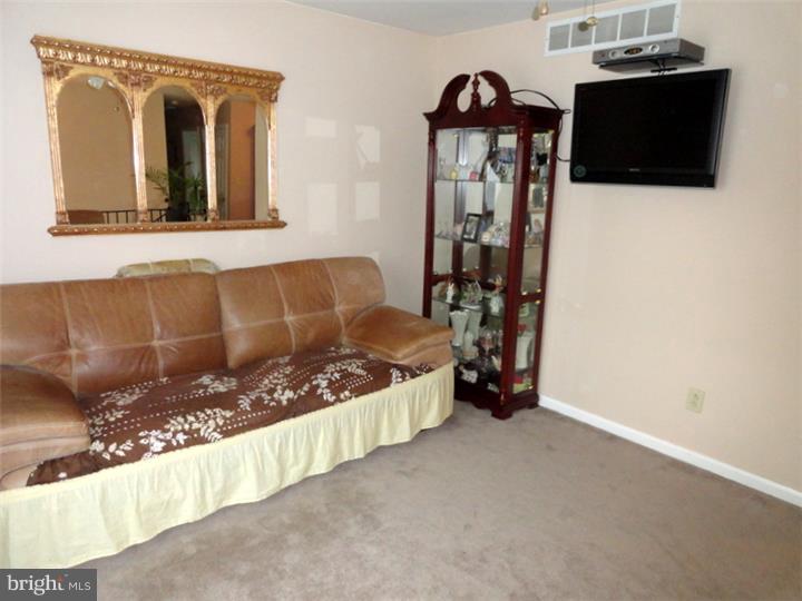 656 Behl Road Franklinville, NJ 08322 - Photo 4 of 24 Living Room