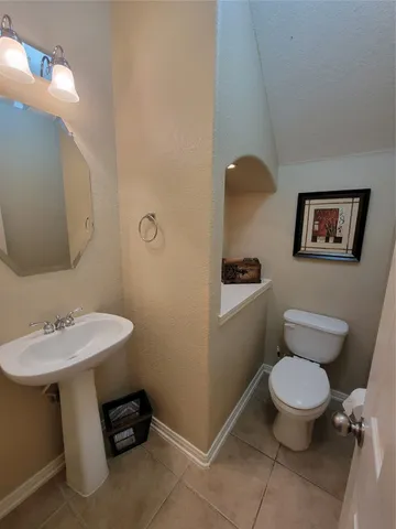 $2,600 | 130 Zephyr Bend Place, The Woodlands, TX 77381