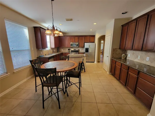 $2,600 | 130 Zephyr Bend Place, The Woodlands, TX 77381