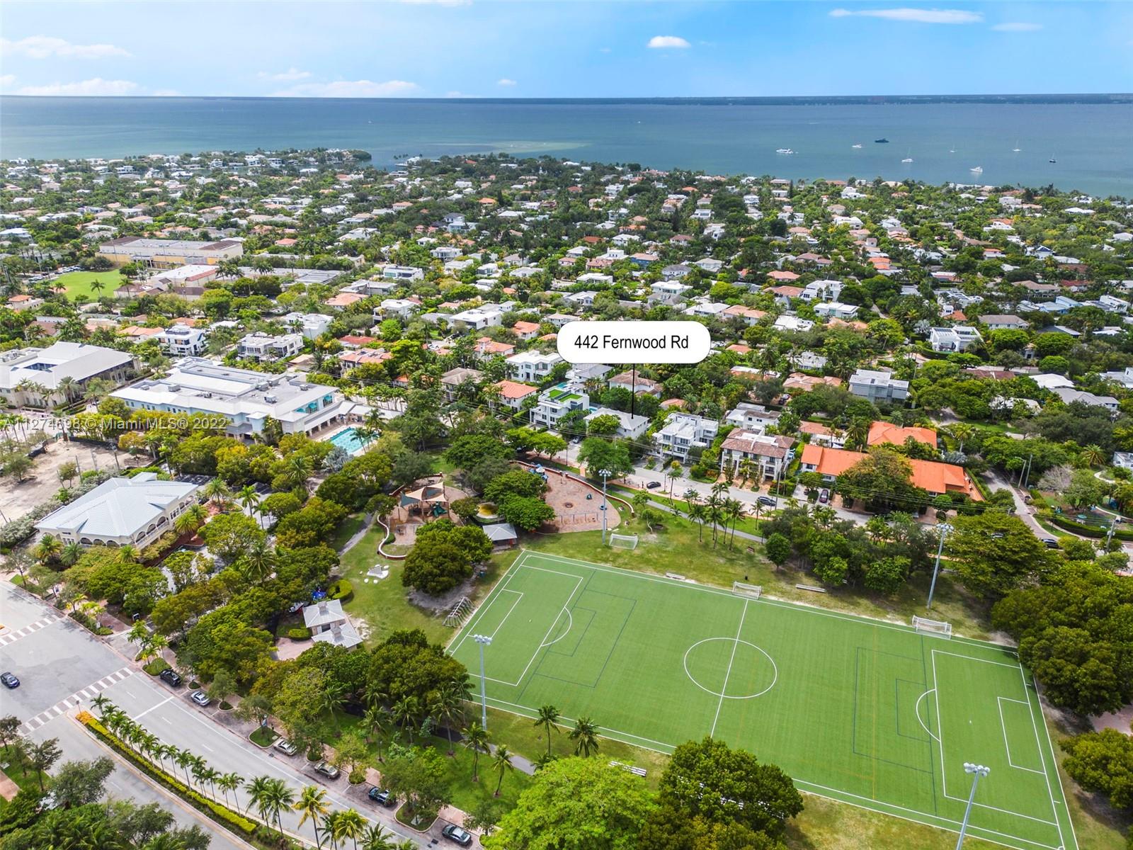 442 Fernwood Road Key Biscayne, FL 33149 - Photo 31 of 33 view of a city