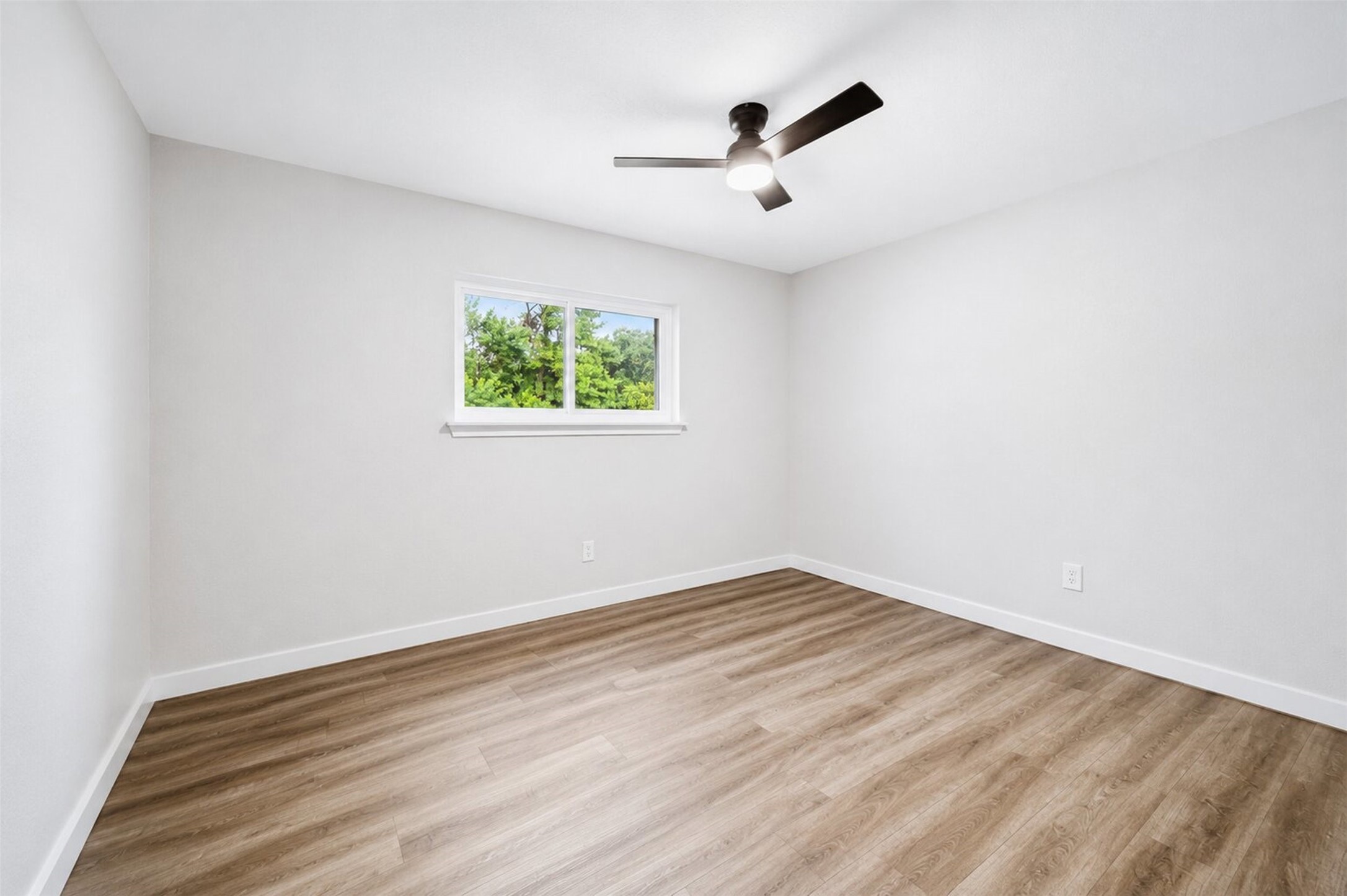 15414 Ripplestream Drive Houston, TX 77068 - Photo 27 of 41 Reverse angle of bedroom two.