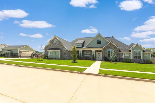 $839,900 | 12008 Cedar Circle, Flint, TX 75762