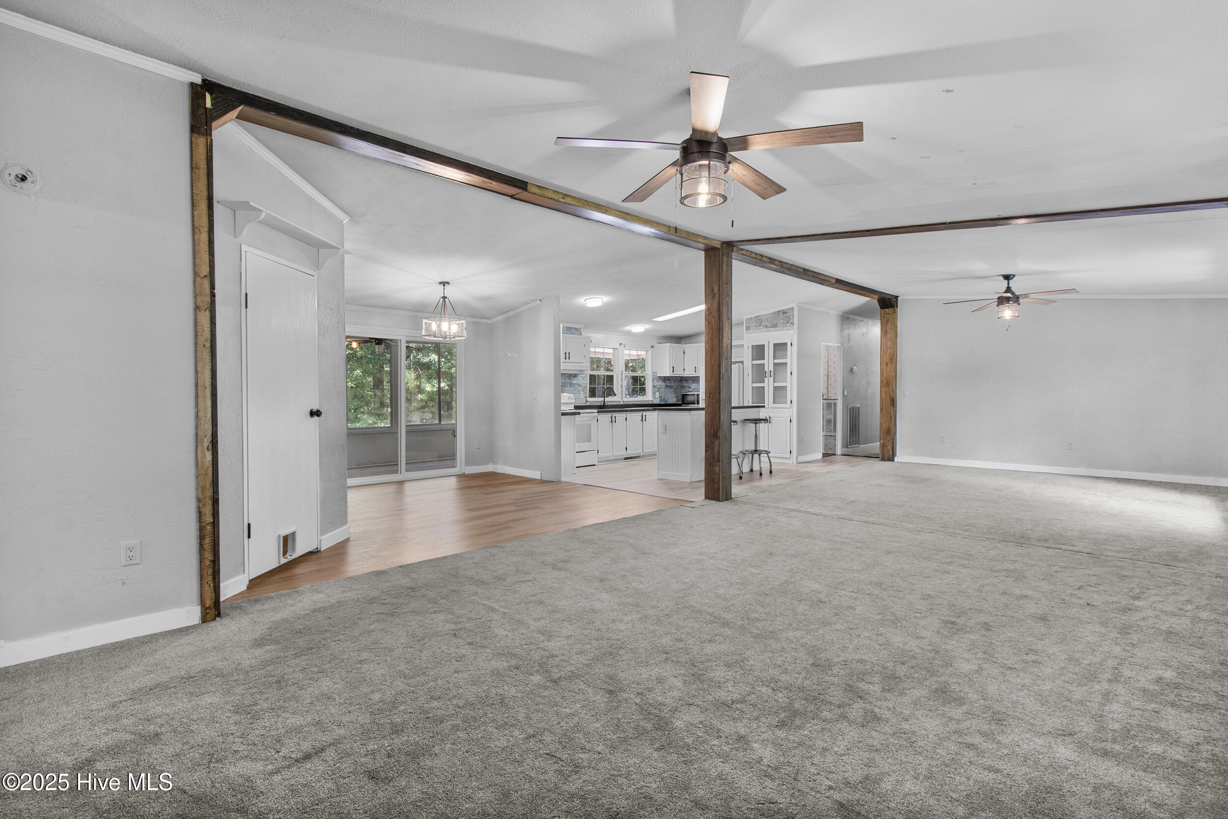 180 Quails Cove Hampstead, NC 28443 - Photo 13 of 62 12_living room