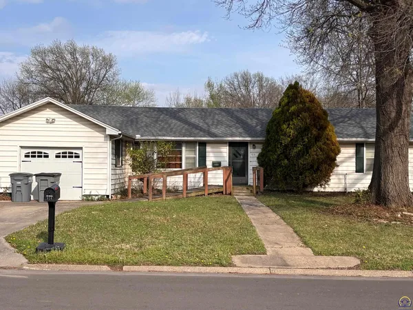 $99,000 | 914 Grand Street, Emporia, KS 66801