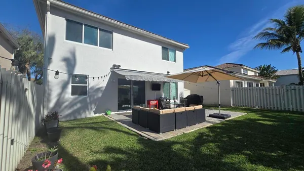 a view of a house with backyard and porch