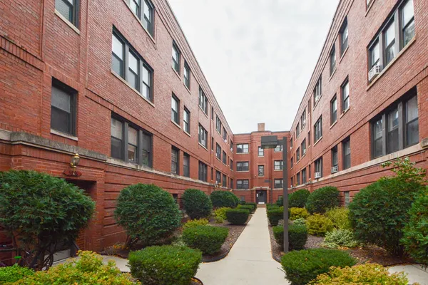 $1,725 | 5736 North Winthrop Avenue, Unit 14, Chicago, IL 60660