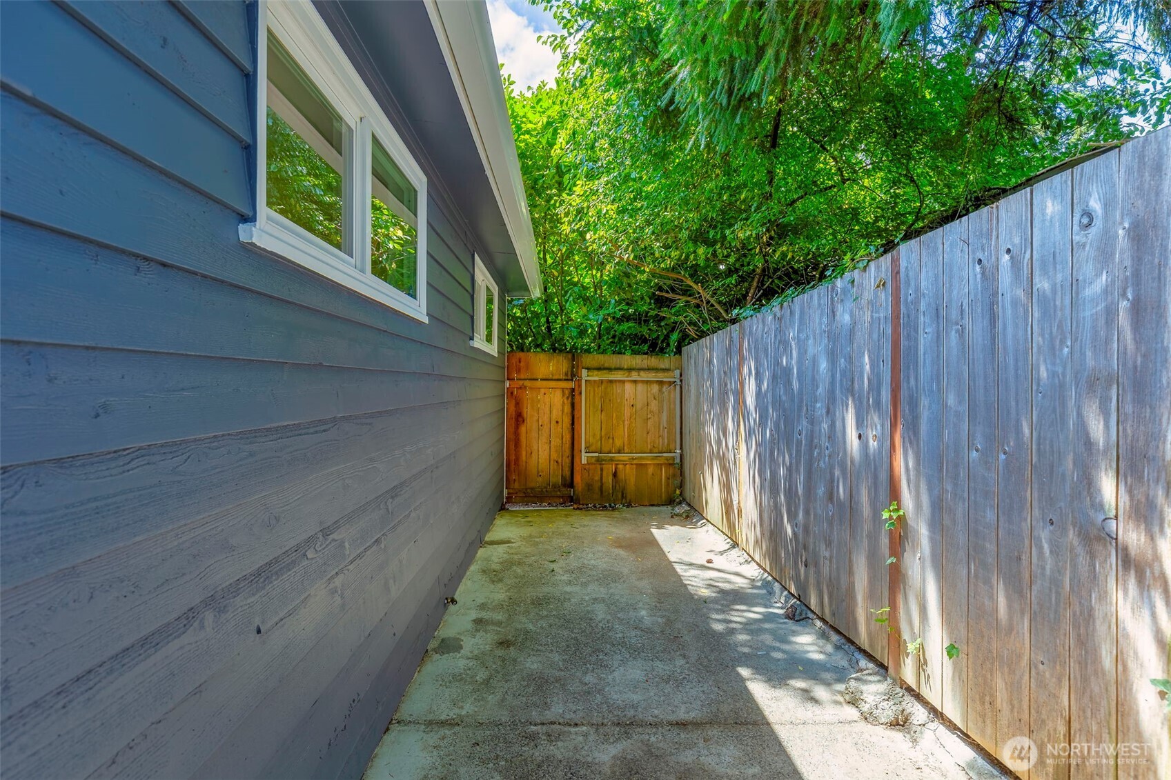 2116 Rocky Point Road Northwest Bremerton, WA 98312 - Photo 8 of 30 Gallery Image 8
