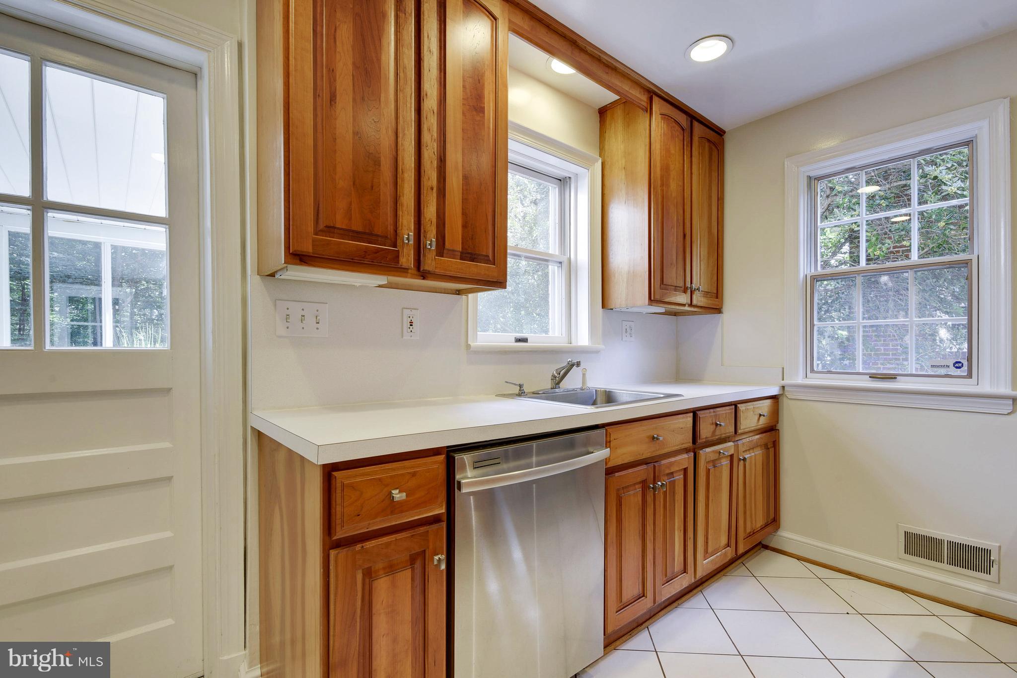 10117 Big Rock Road Silver Spring, MD 20901 - Photo 10 of 30 Kitchen
