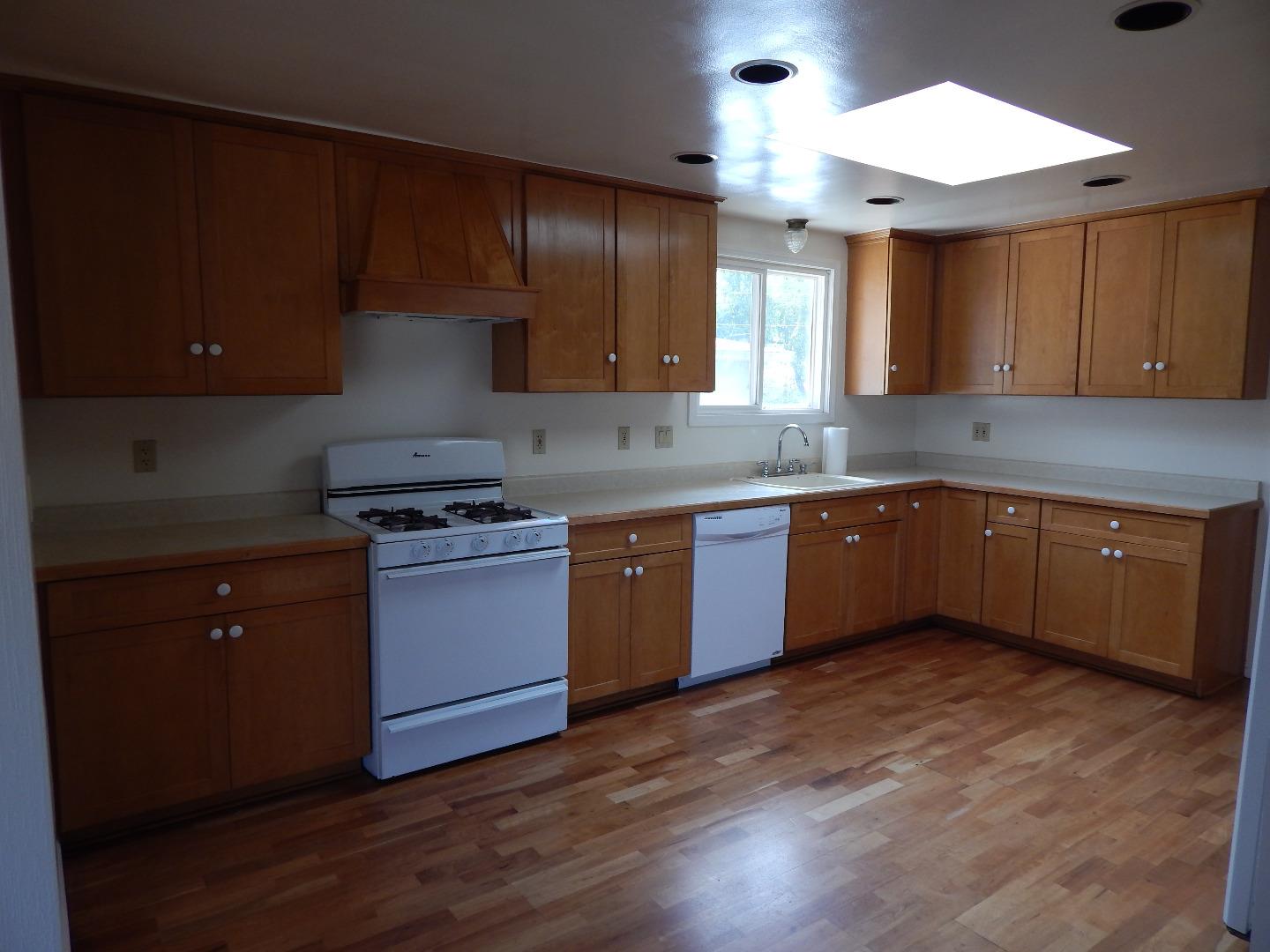 278 Manfre Road Watsonville, CA 95076 - Photo 8 of 27 Gallery Image 8