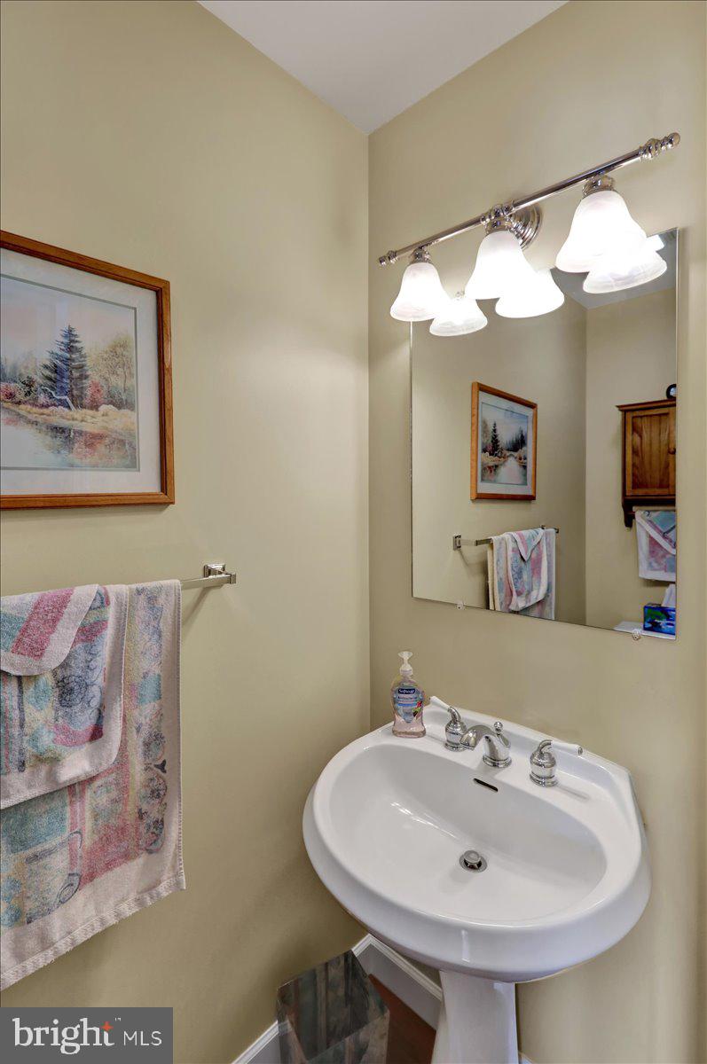 32 Duffield Drive Lititz, PA 17543 - Photo 20 of 55 Hall Half Bathroom