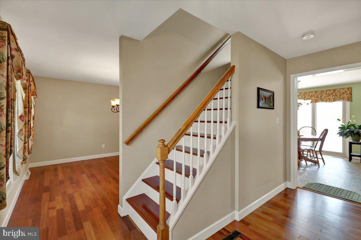 32 Duffield Drive Lititz, PA 17543 - Photo 7 of 55 Foyer