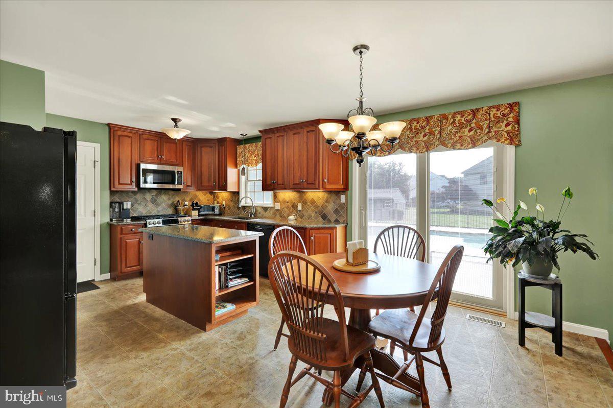 32 Duffield Drive Lititz, PA 17543 - Photo 8 of 55 Kitchen & Breakfast Area