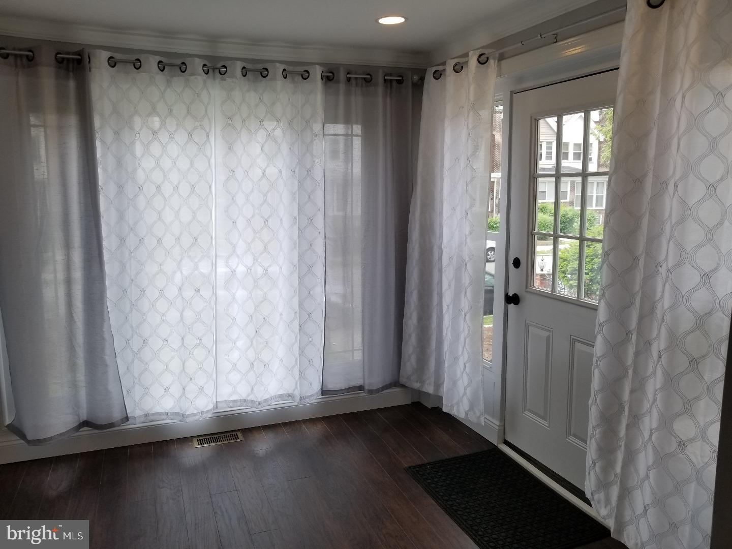 7311 Sommers Road Philadelphia, PA 19138 - Photo 3 of 25 Foyer