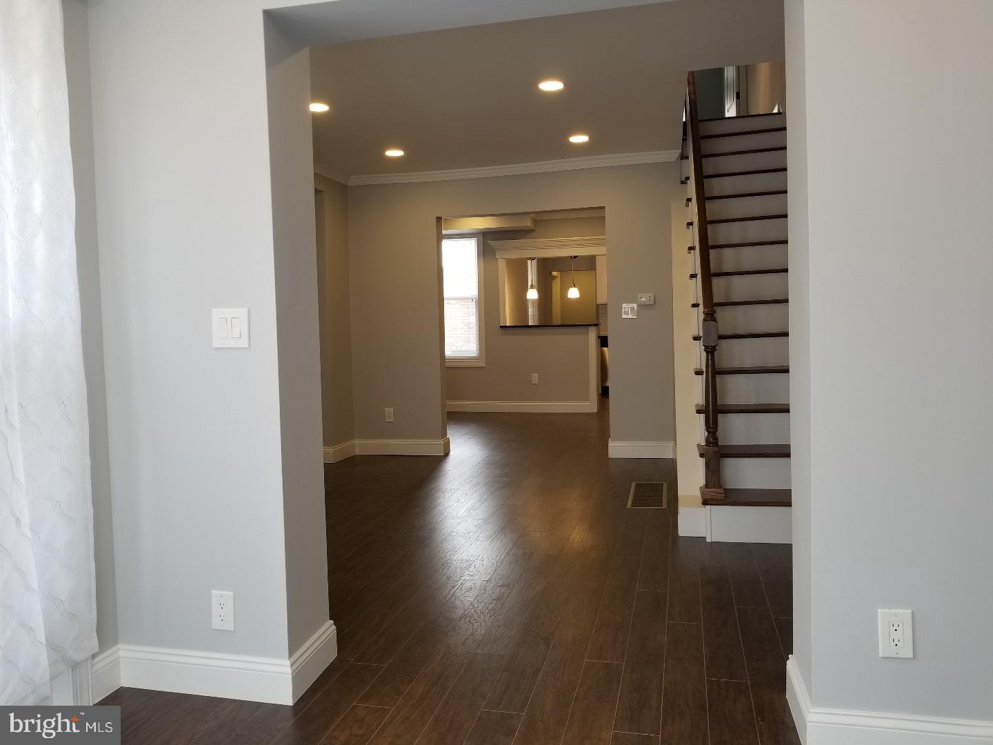 7311 Sommers Road Philadelphia, PA 19138 - Photo 4 of 25 Living Room