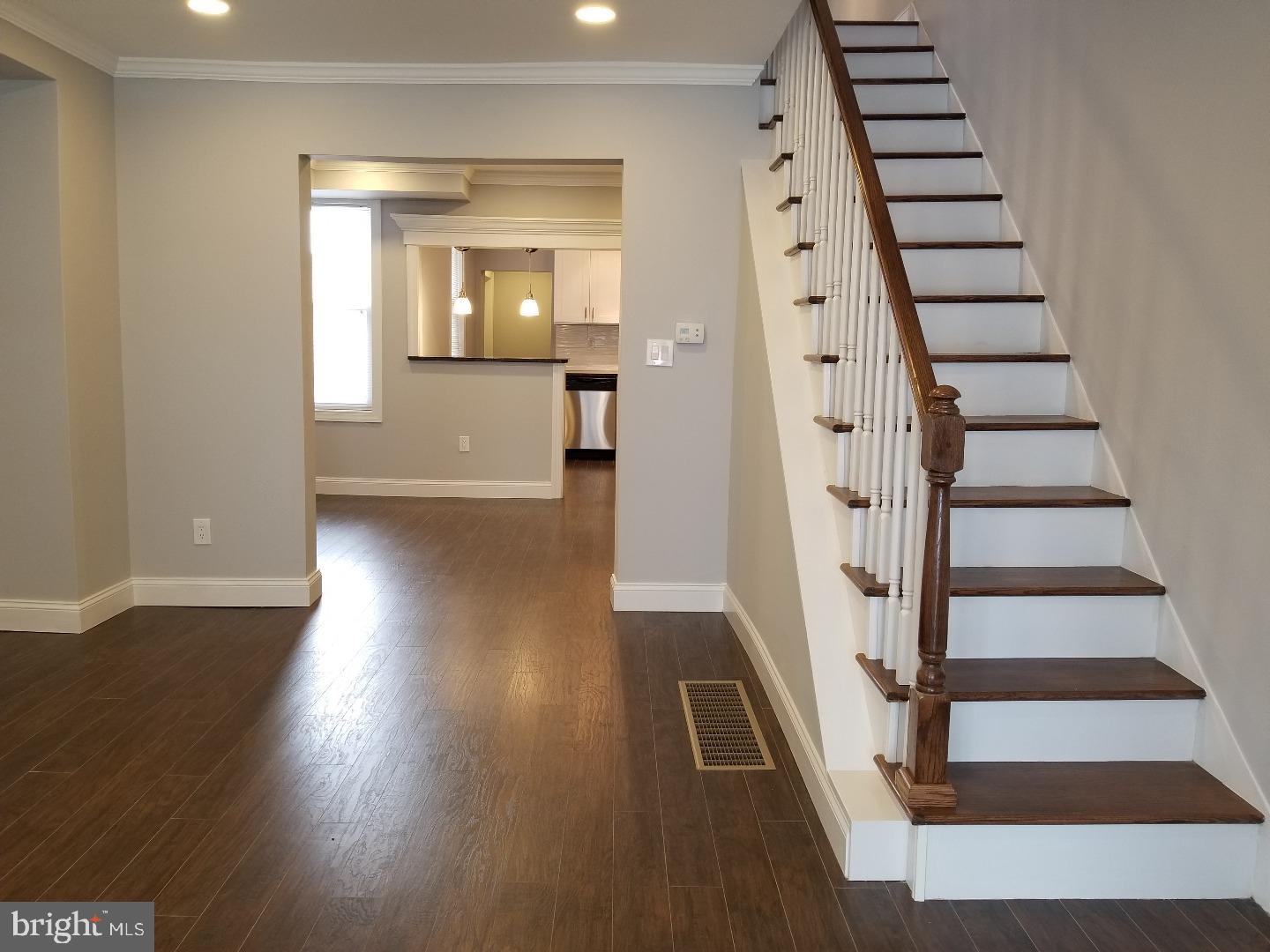 7311 Sommers Road Philadelphia, PA 19138 - Photo 6 of 25 Living Room