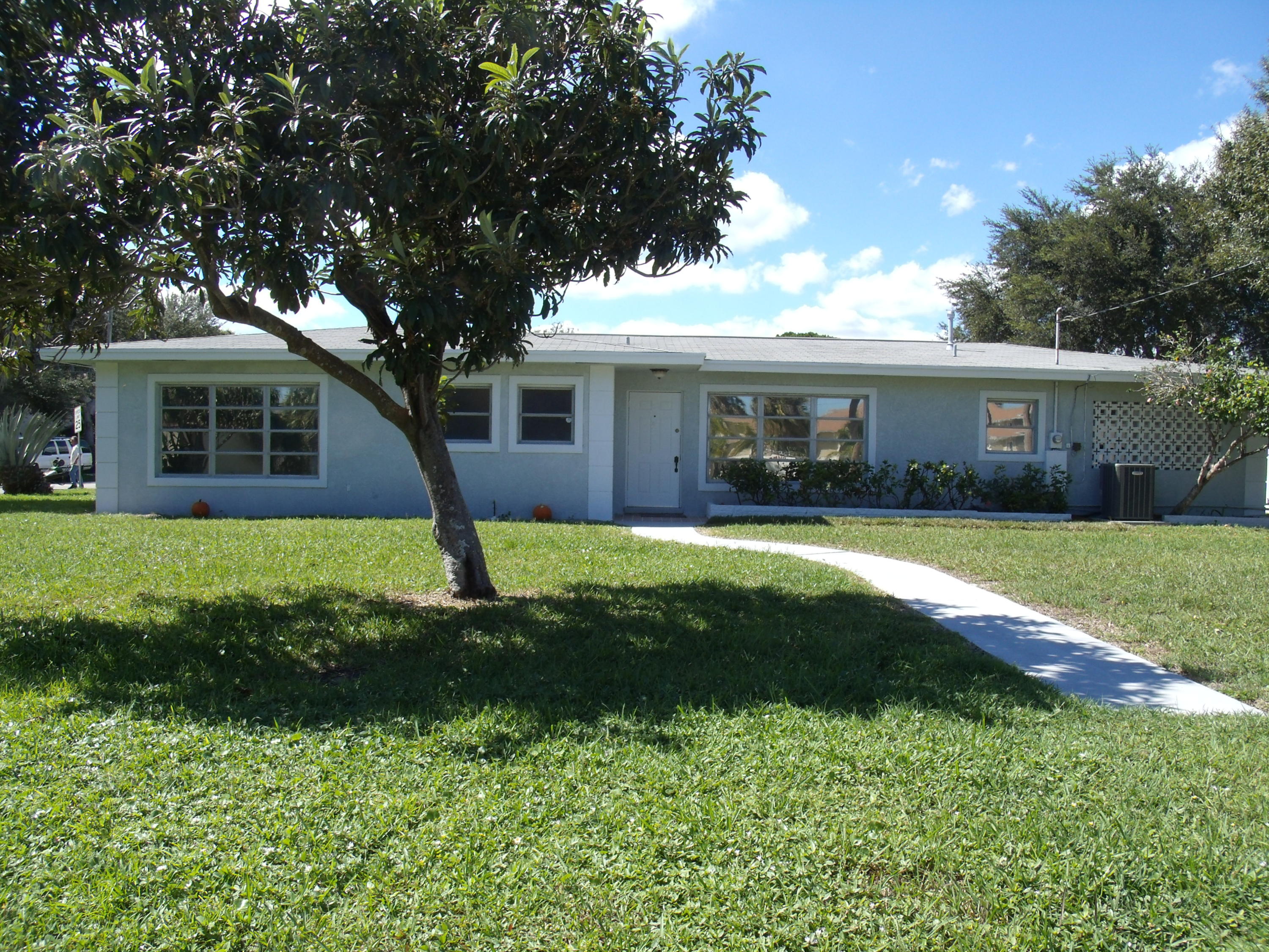 1909 Mayflower Road Fort Pierce, FL 34950 - Photo 1 of 43 Front of Home
