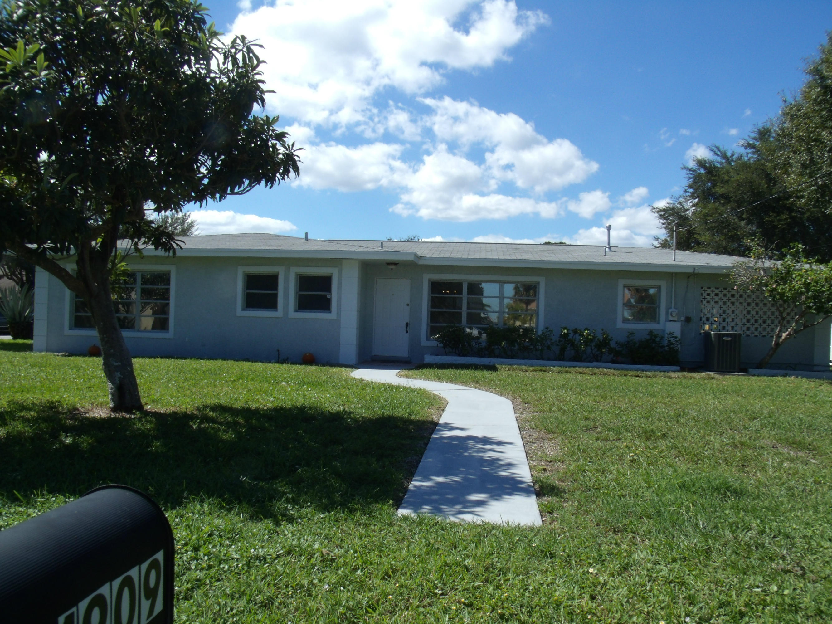 1909 Mayflower Road Fort Pierce, FL 34950 - Photo 41 of 43 Front of Home