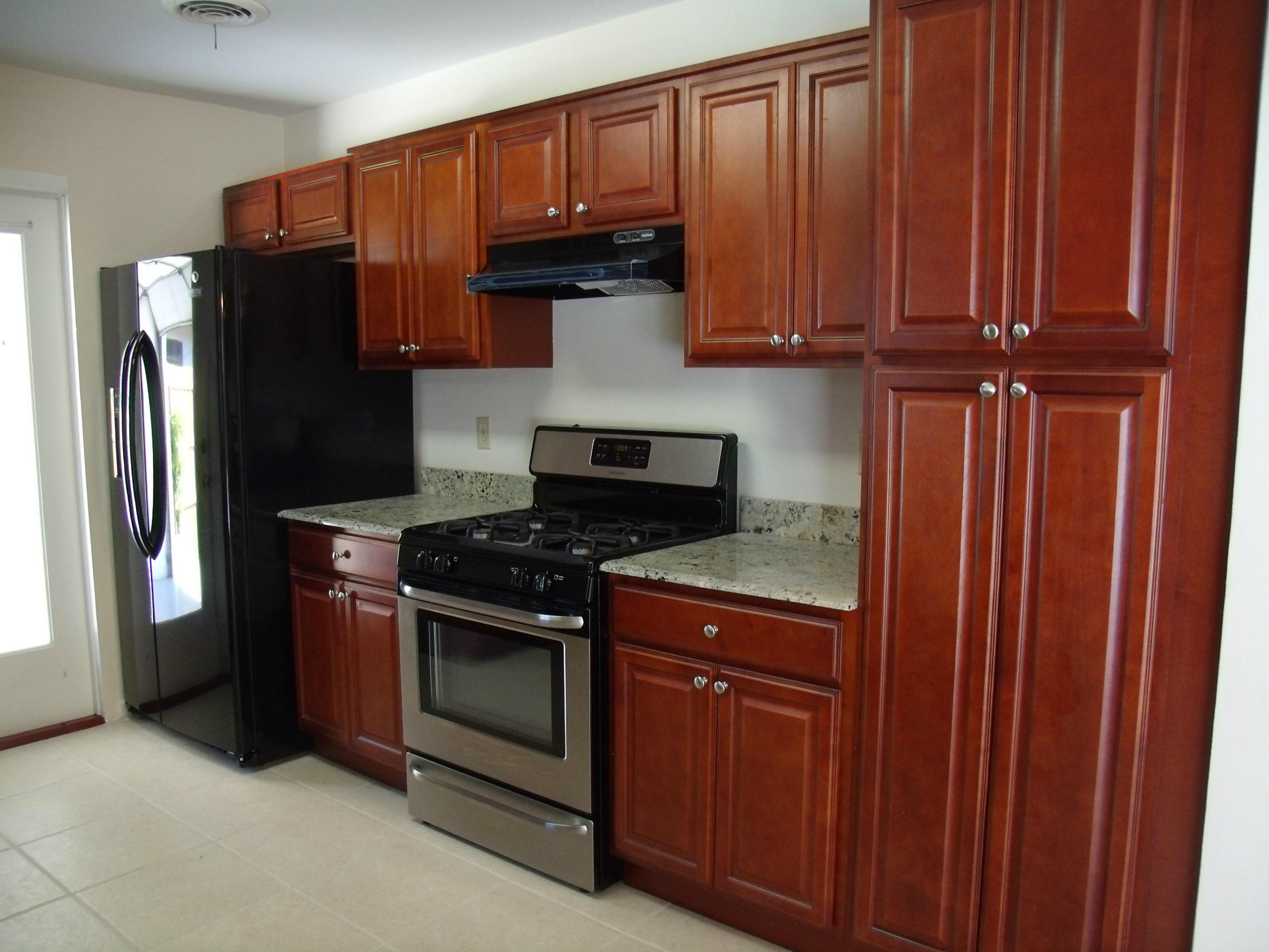 1909 Mayflower Road Fort Pierce, FL 34950 - Photo 5 of 43 Kitchen Custom Cabinets & Countertops