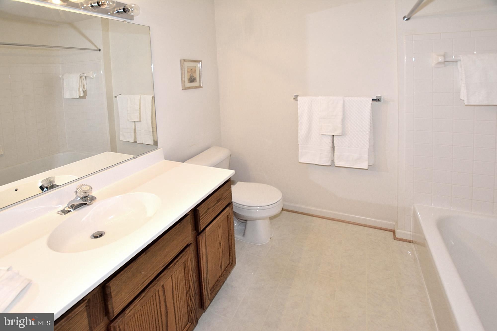 6354 Racetec Place Springfield, VA 22150 - Photo 18 of 23 Bath