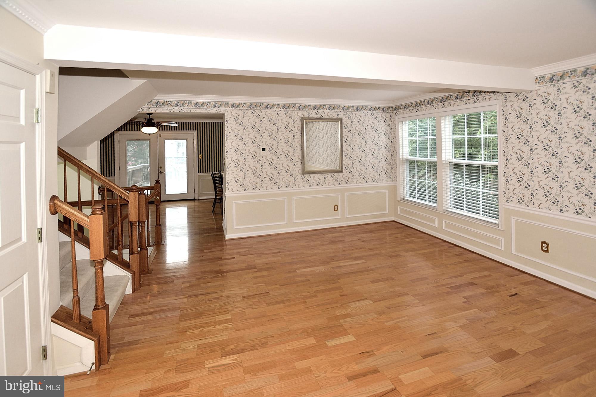 6354 Racetec Place Springfield, VA 22150 - Photo 6 of 23 Living Room