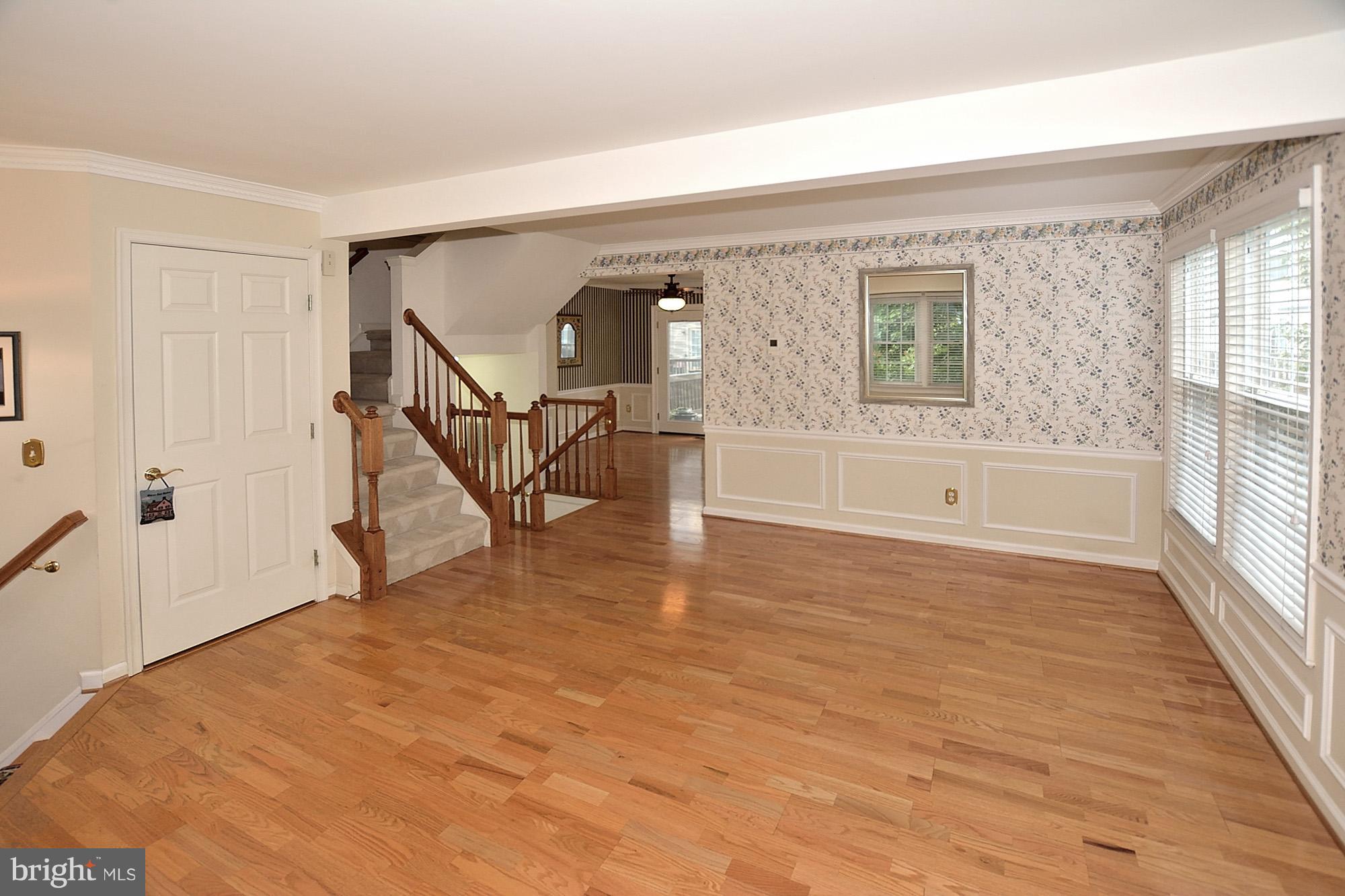 6354 Racetec Place Springfield, VA 22150 - Photo 7 of 23 Living Room