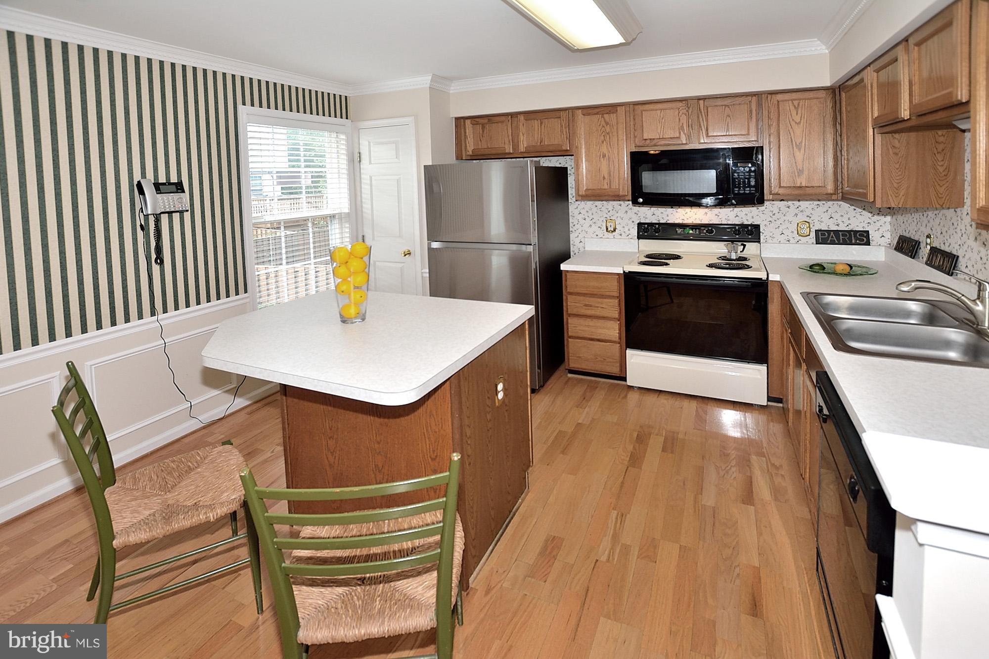 6354 Racetec Place Springfield, VA 22150 - Photo 8 of 23 Kitchen