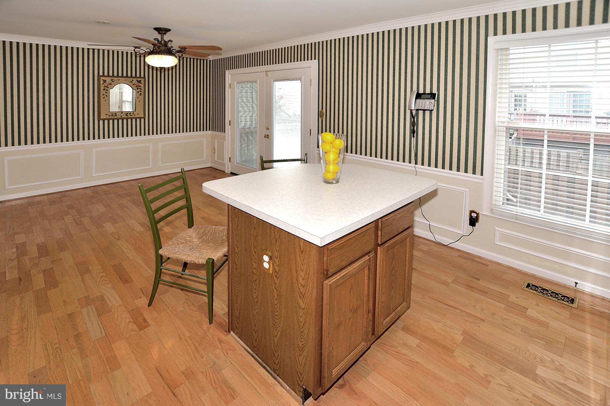 6354 Racetec Place Springfield, VA 22150 - Photo 9 of 23 Kitchen