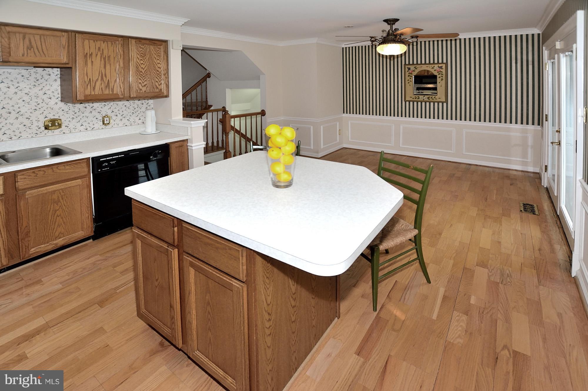 6354 Racetec Place Springfield, VA 22150 - Photo 10 of 23 Kitchen