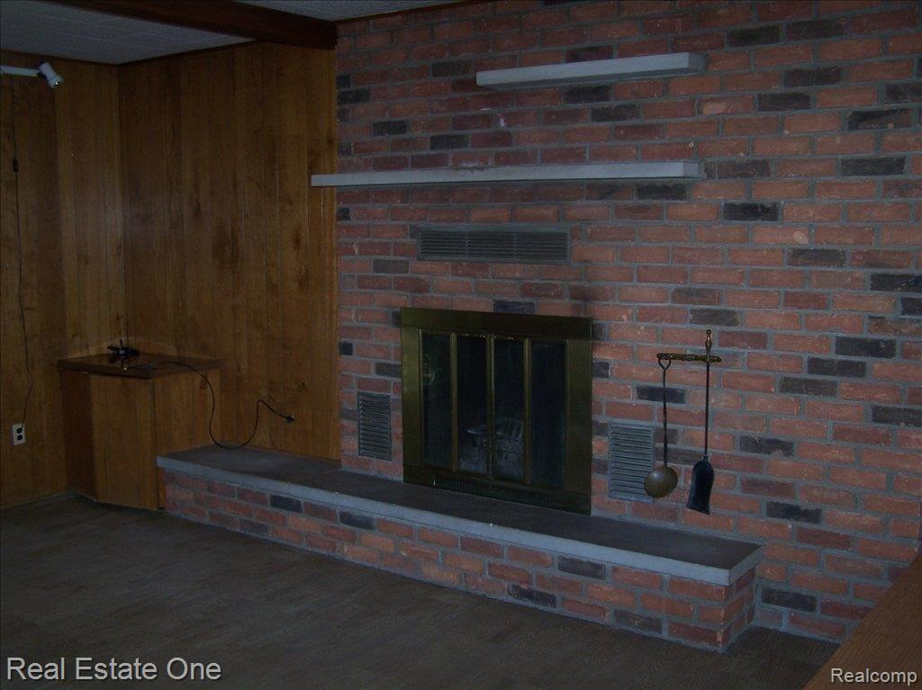 119 Maplefield Road Pleasant Ridge, MI 48069 - Photo 7 of 19 Family Room fireplace