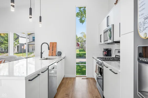 $2,350 | 318 North Tacoma Avenue, Indianapolis, IN 46201