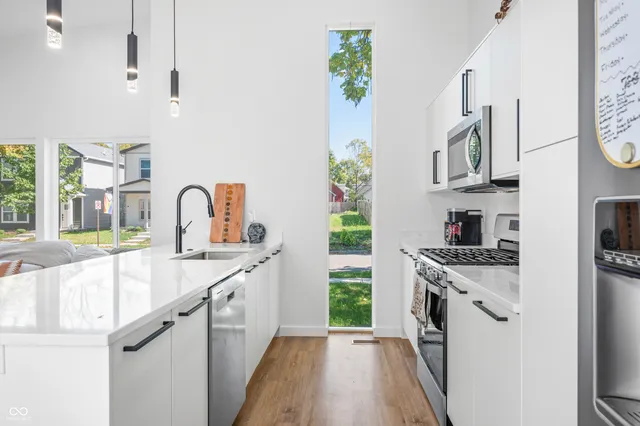 $2,350 | 318 North Tacoma Avenue, Indianapolis, IN 46201