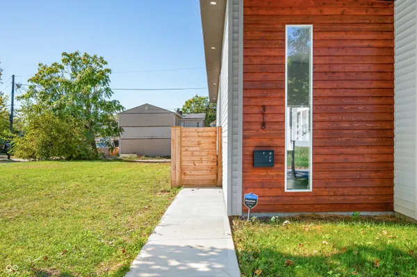 $2,350 | 318 North Tacoma Avenue, Indianapolis, IN 46201