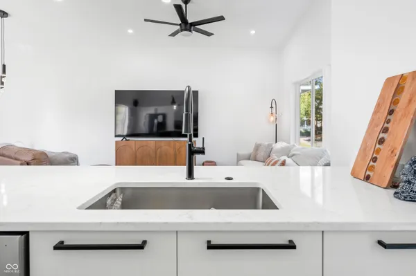 $2,350 | 318 North Tacoma Avenue, Indianapolis, IN 46201