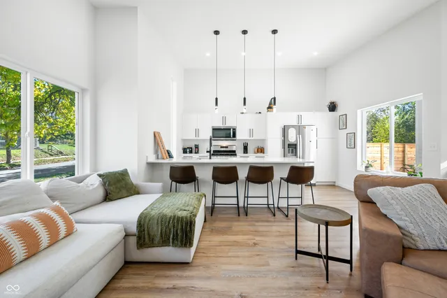 $2,350 | 318 North Tacoma Avenue, Indianapolis, IN 46201