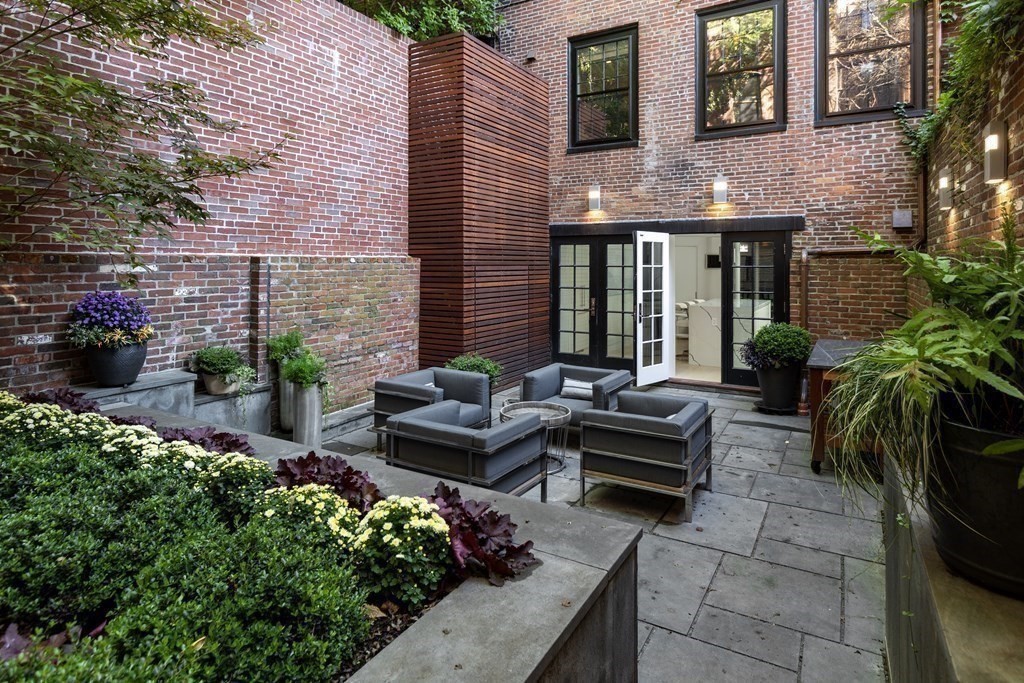 55 Pinckney Street Boston, MA 02114 - Photo 3 of 3 a view of a chairs and table in the patio