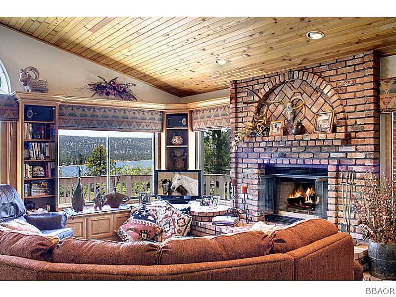 39750 Flicker Road Fawnskin, CA 92333 - Photo 8 of 25 Living Room.
