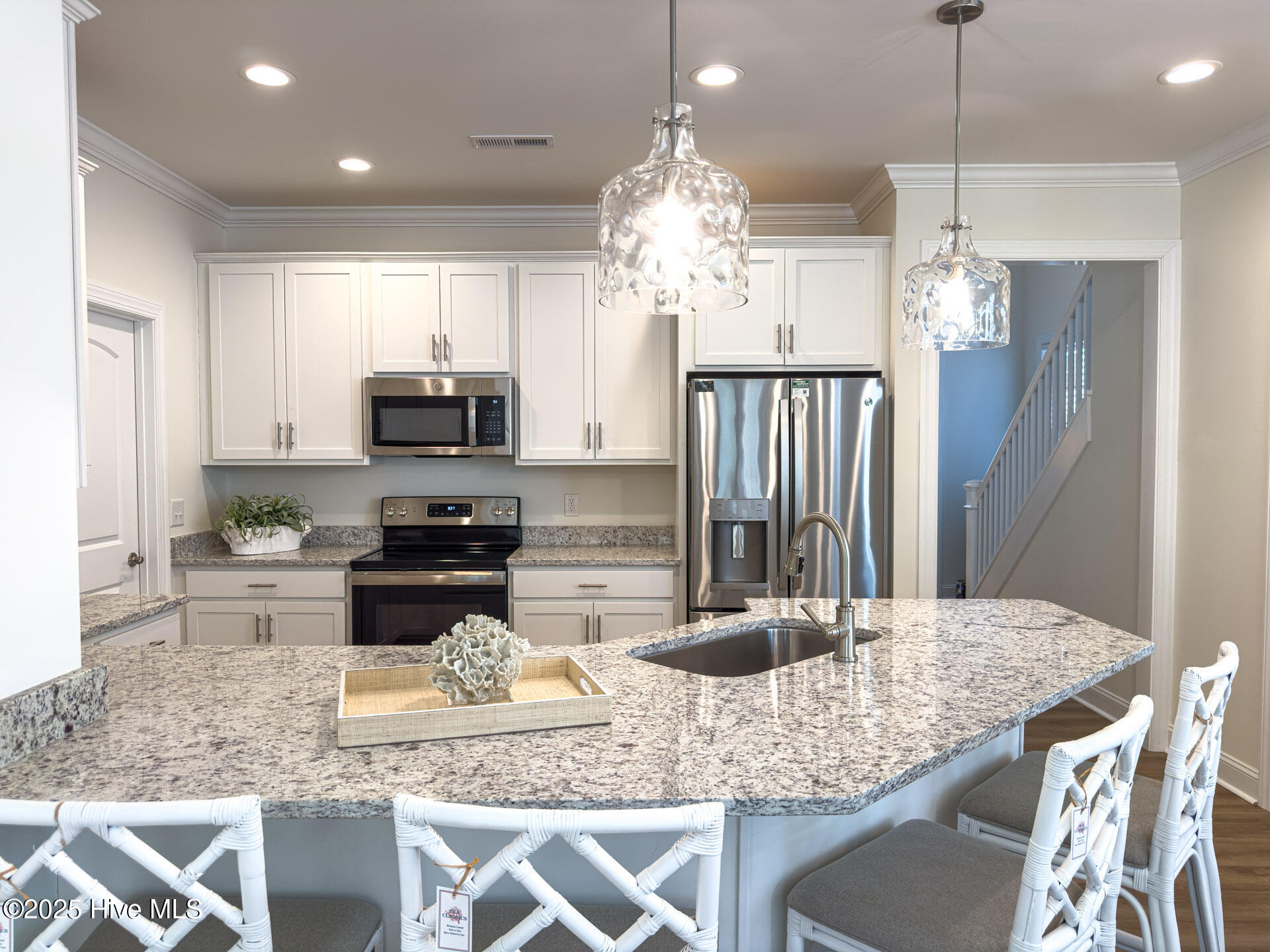150 Freedom Park Road Beaufort, NC 28516 - Photo 6 of 32 Kitchen Bar looking back at Entry Hall