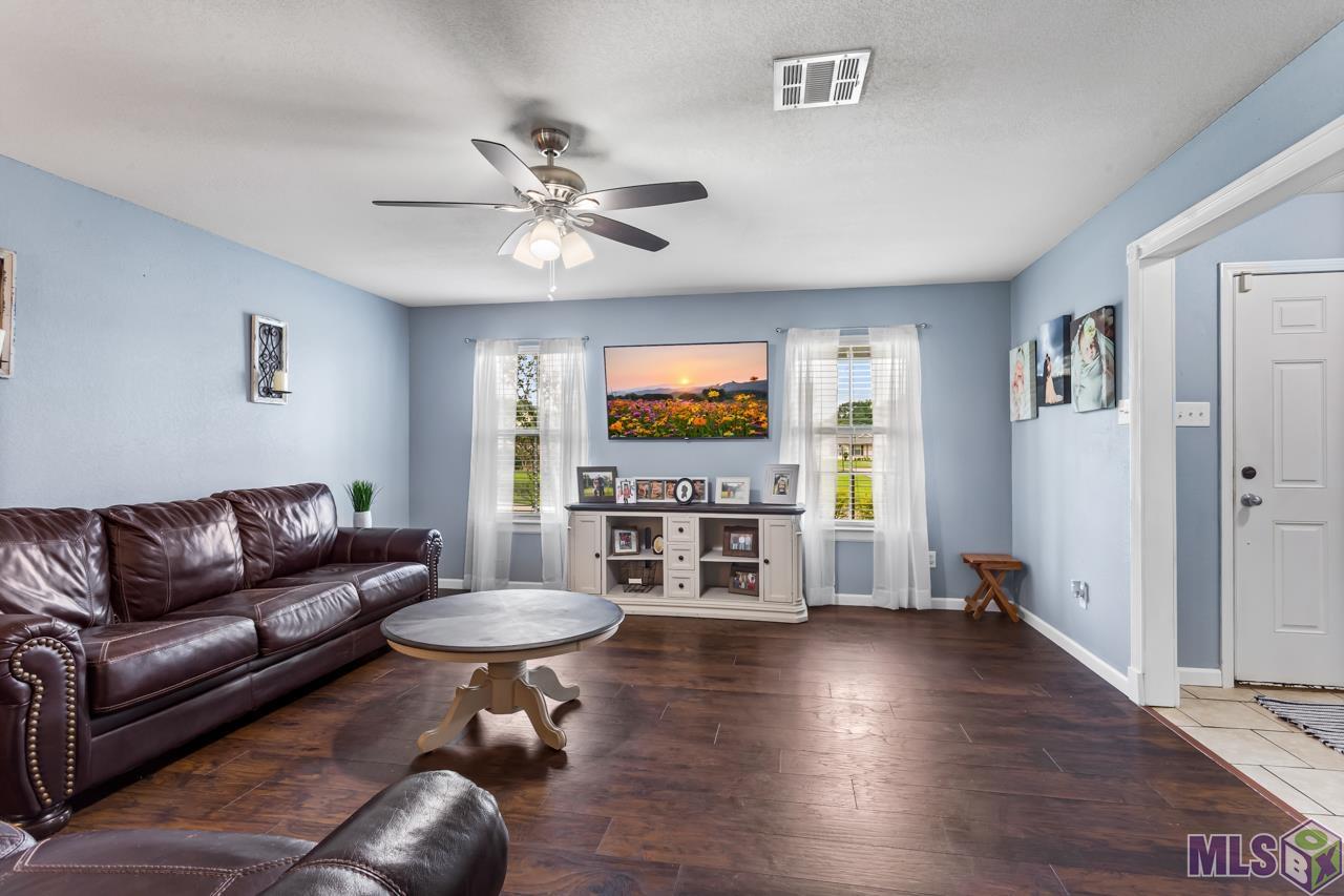9322 Folsom Road Denham Springs, LA 70706 - Photo 3 of 15 Gallery Image 3