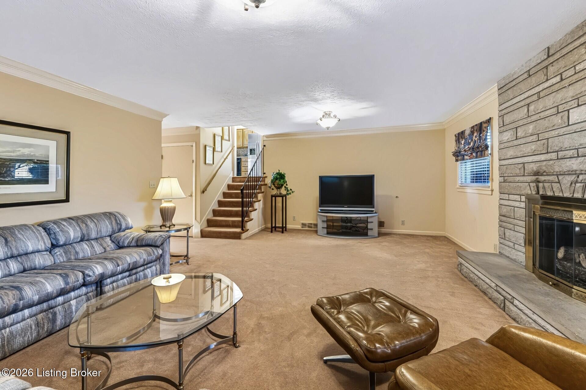 2022 Janlyn Road Louisville, KY 40299 - Photo 23 of 41 Family Room 2