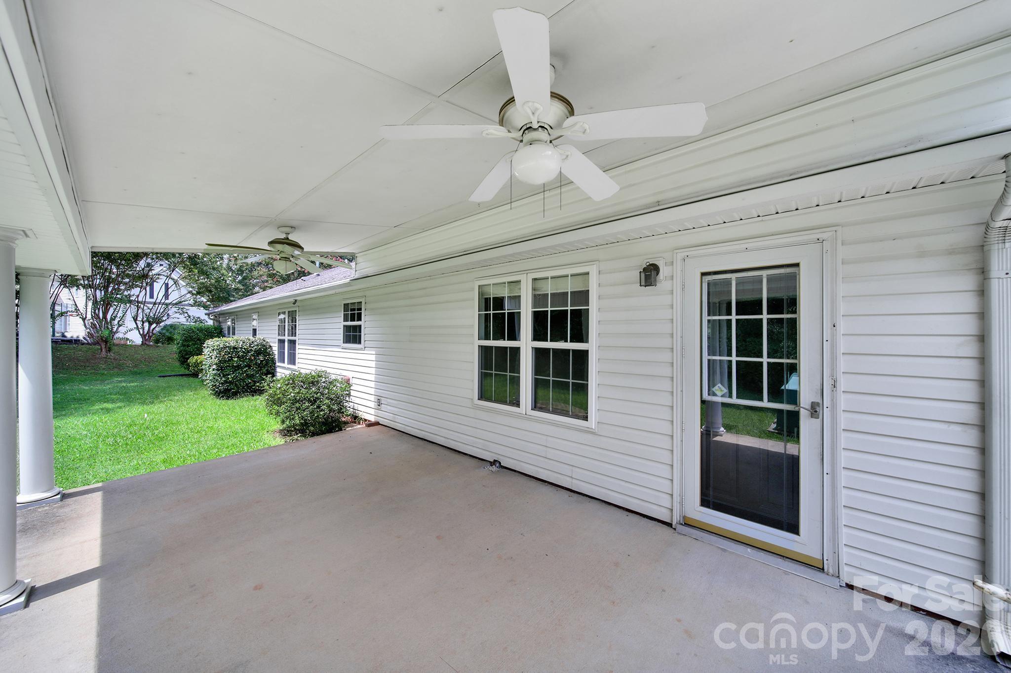 1805 Lillian Lane Fort Mill, SC 29708 - Photo 31 of 37 Gallery Image 31