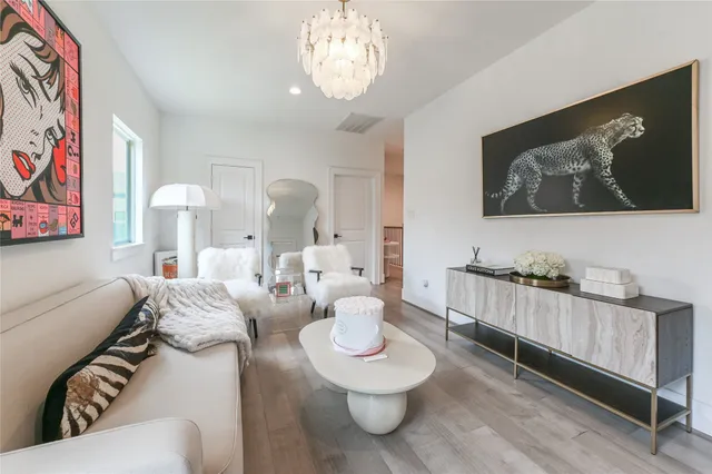 $4,990 | 5233 Darling Street, Houston, TX 77007