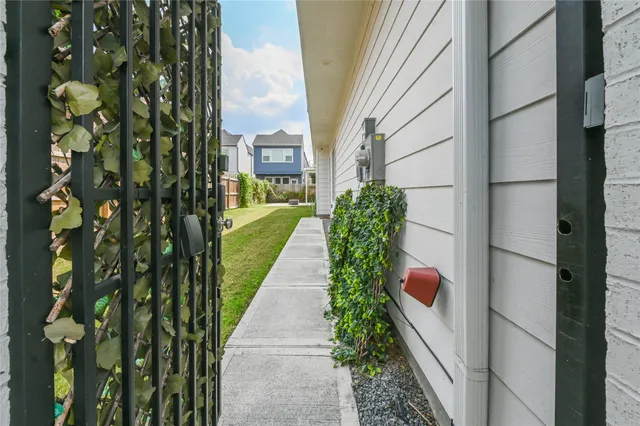 $4,990 | 5233 Darling Street, Houston, TX 77007