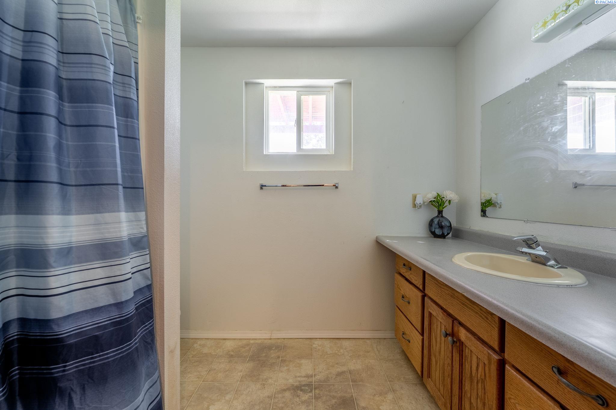 179301 West Hanks Road Grandview, WA 98930 - Photo 18 of 23 Gallery Image 18