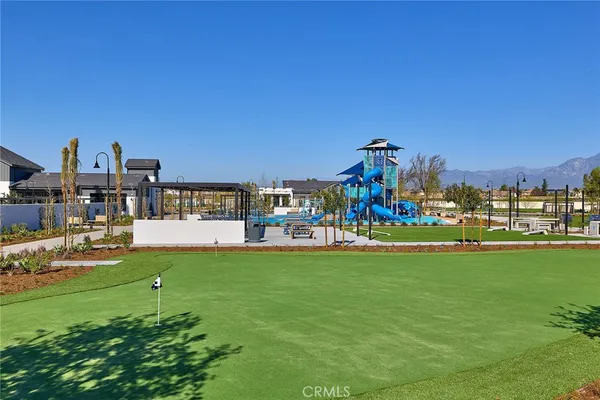 a view of a fountain in front of house