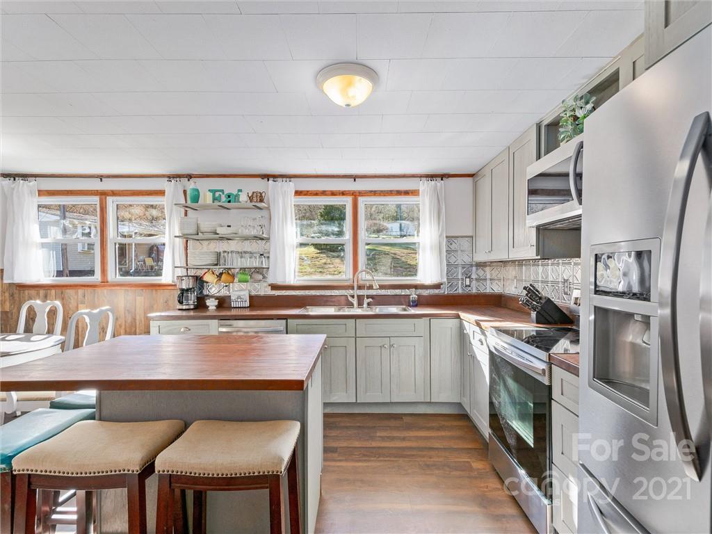 180 A Smith Cove Road Candler, NC 28715 - Photo 6 of 13 Gallery Image 6