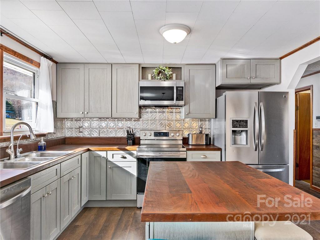 180 A Smith Cove Road Candler, NC 28715 - Photo 7 of 13 Gallery Image 7