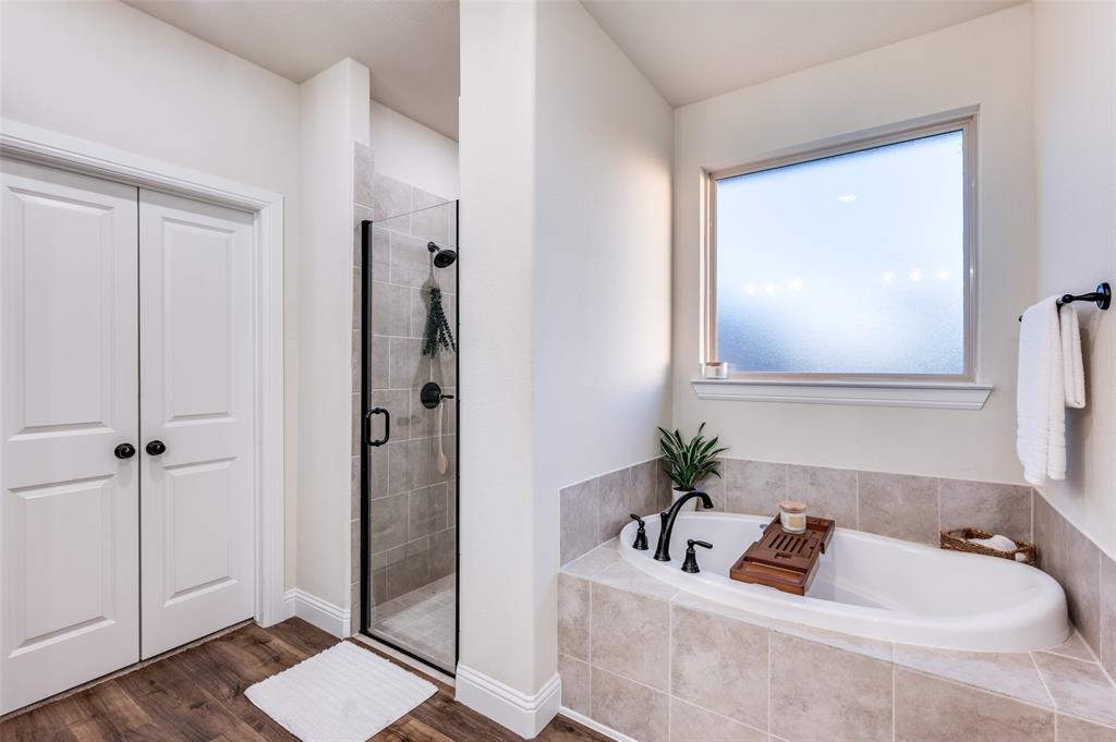 331 Osage Court Krum, TX 76249 - Photo 13 of 18 Large garden tub. Separate shower.