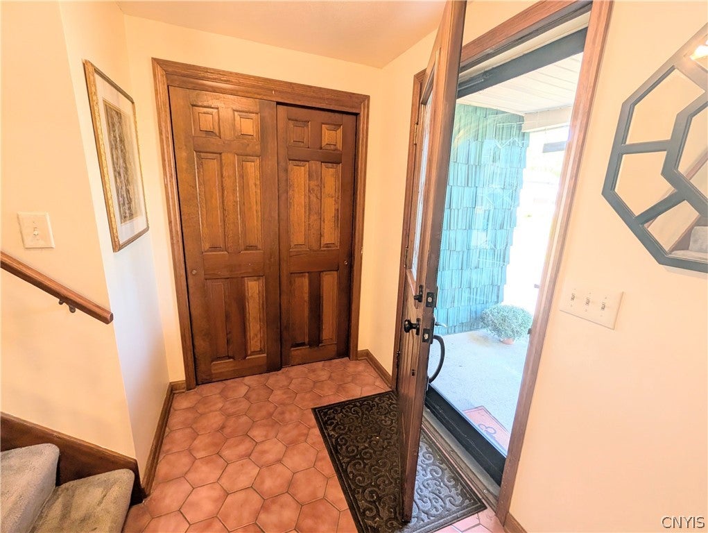 8009 Ginger Road Liverpool, NY 13090 - Photo 10 of 48 Gallery Image 10