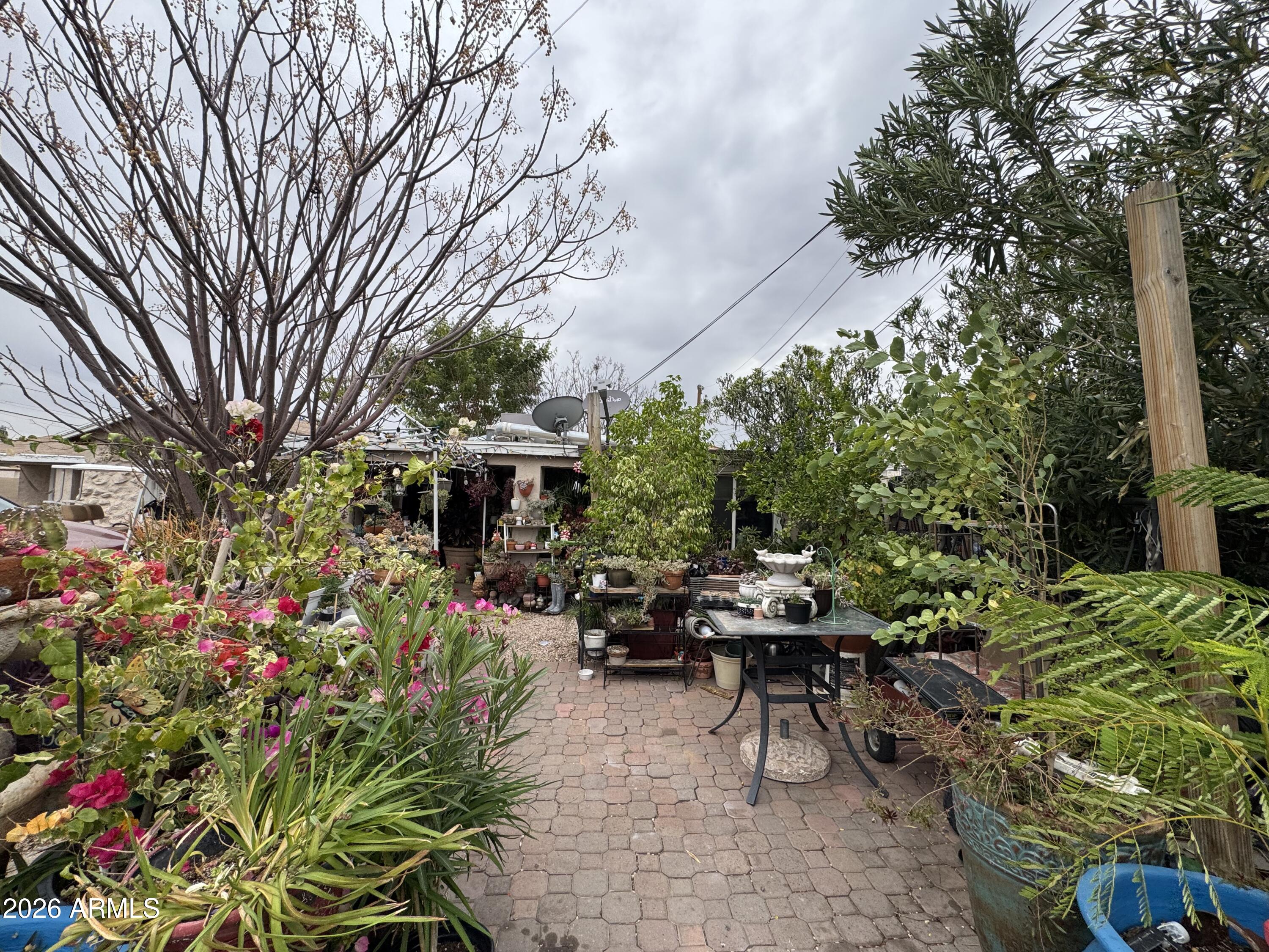 740 West Cinnabar Avenue Phoenix, AZ 85021 - Photo 11 of 26 a view of a chairs and table in a backyard